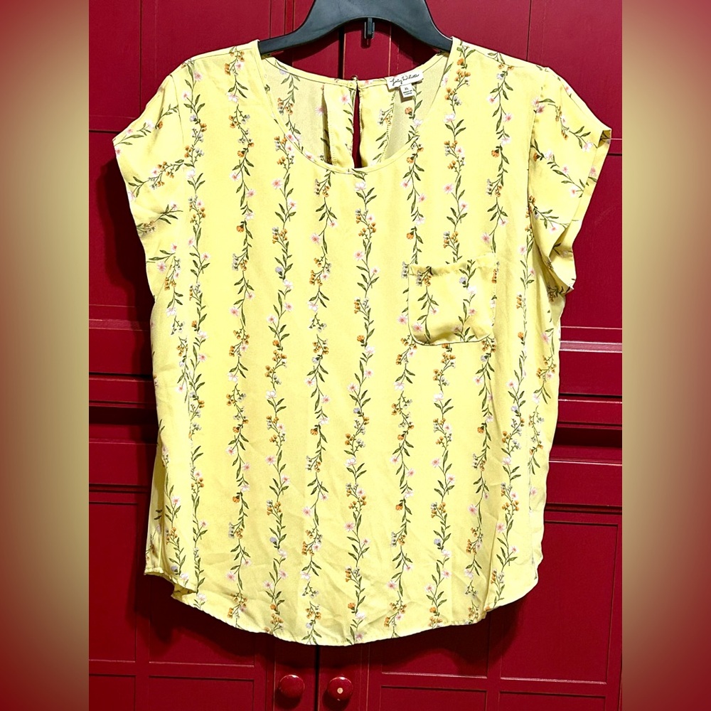 Lily White  Floral print Short Sleeve  Blouse